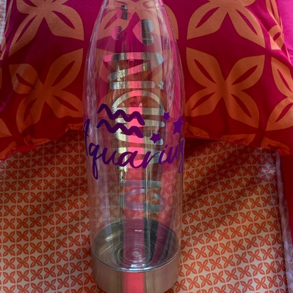 🔥New plastic water bottle - Picture 2 of 5